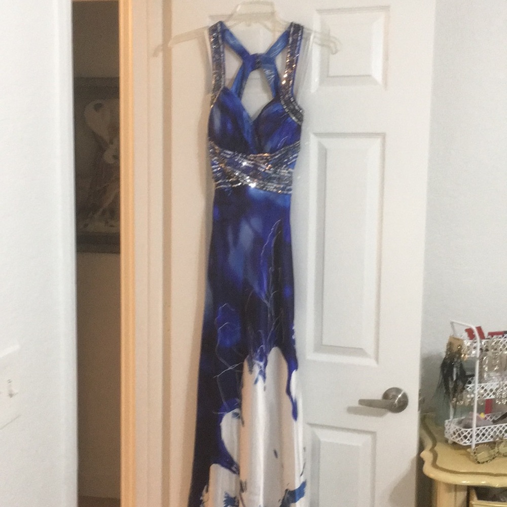 Gorgeous Size 2 Cachete Formal/Prom Dress